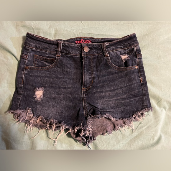 Refuge women’s/juniors cut off jean shorts size 6 - Picture 1 of 4